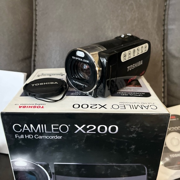 Toshiba Camcorder Camileo X200 Full HD Camera Video Recorder Tested!! - Picture 9 of 16